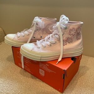 EUC Rare Converse High Top Chuck Taylor Embroidered Cherry Blossom Size 6.5
